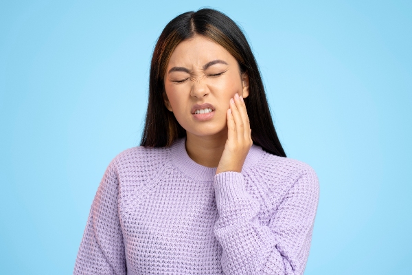 Signs That You Need To Visit An Emergency Dentist